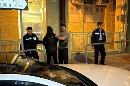 警方觀塘截獲毒品「快餐車」   兩男女涉販賣危險藥物被捕 (20:16) – 20250318 – 港聞