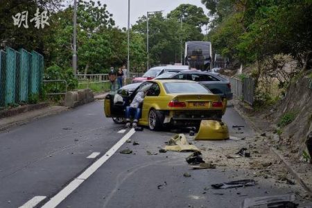柴灣大潭道私家車「自炒」司機乘客同告受傷送院 (11:25) – 20250413 – 港聞