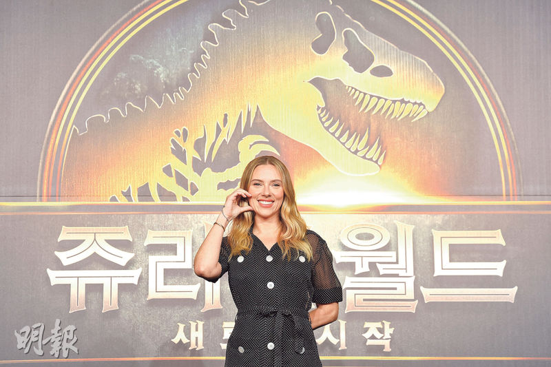 史嘉麗祖安遜倒戈拍《蝙蝠俠2》-–-20251205-–-娛樂