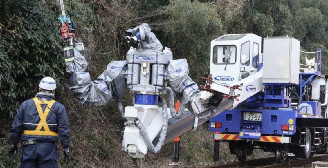 日本-jr-引入量產人形機-造型似足科幻機甲掀熱話-實戰伐木維修減-3成人手